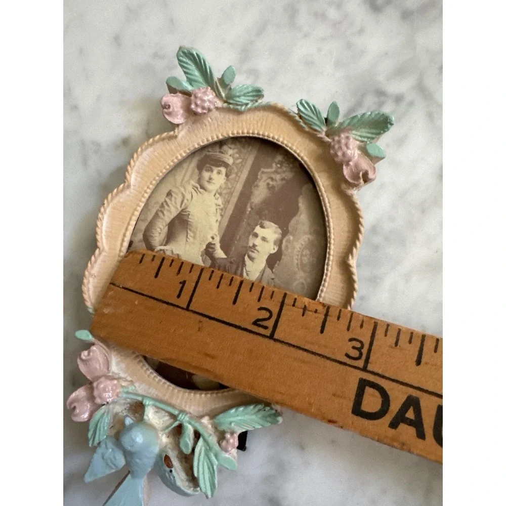 Vintage Bird and Floral Oval Picture Frame Non Glare Glass Made in USA Cream 5